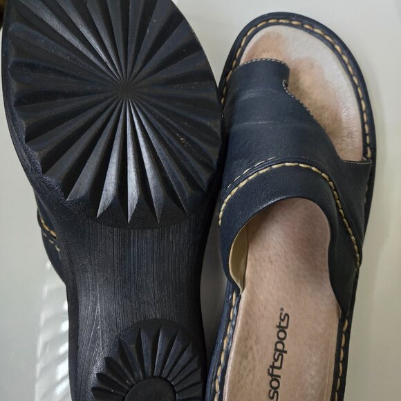 Gently worn comfy Softspots size 6.5 sandal - Picture 4 of 4